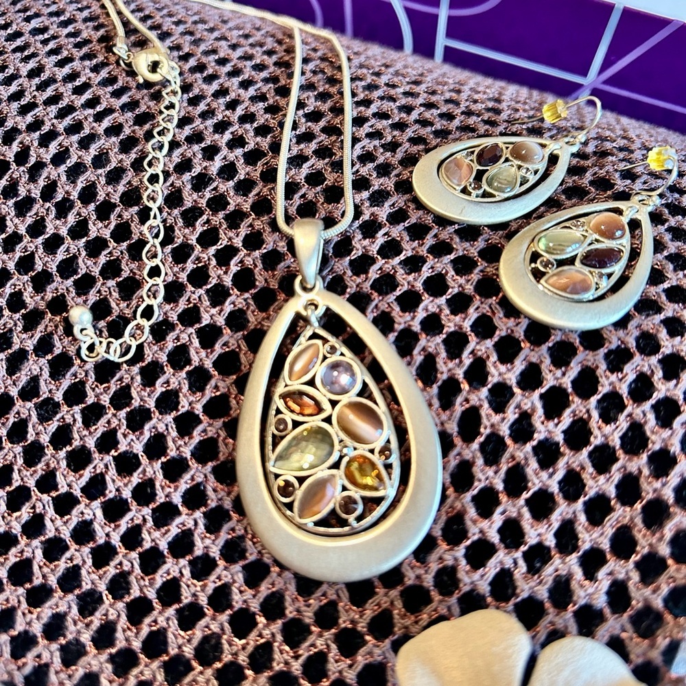 Lia Sophia Elegant Gold Jewelry Set with Intricate Design - Picture 2 of 5